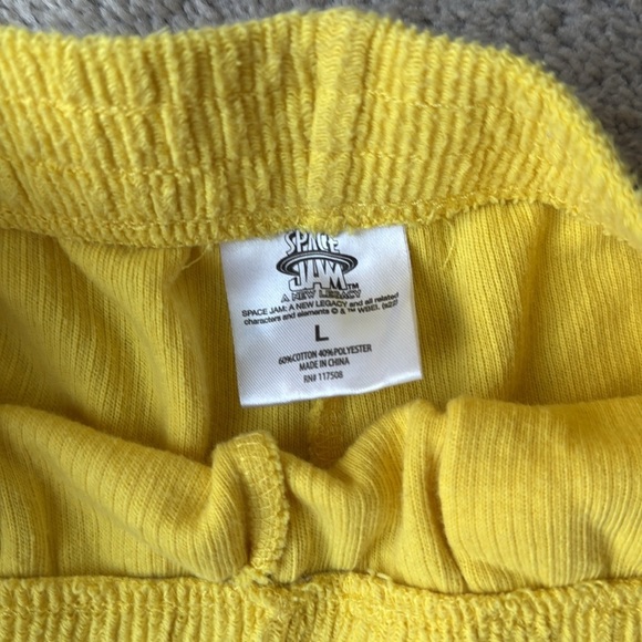 Vintage Y2K Space Jam Tune Squad Shorts | Size Large | Yellow | 2000s Graphics - Picture 3 of 9